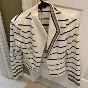 White House Black Market blazer size 6. Worn ONCE!!